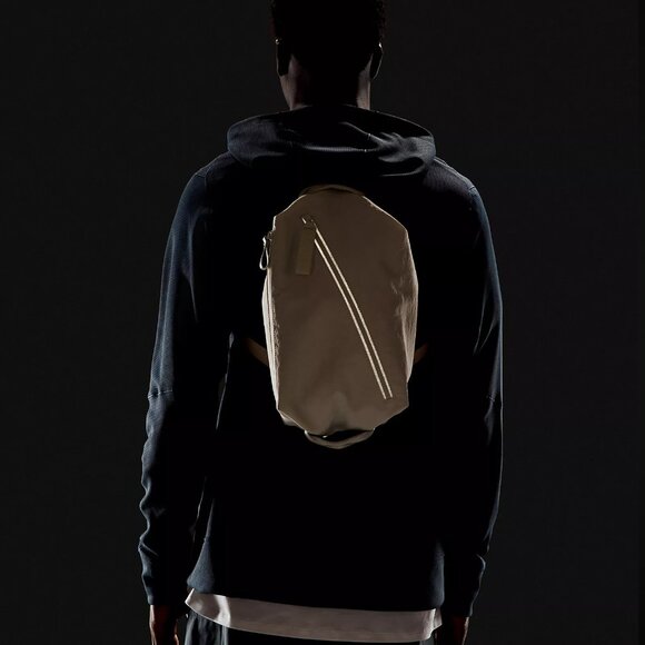 Lululemon - Fast Track Bag 2.0 10L - NWT